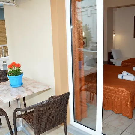 Tasos 3* Olympiakí Aktí